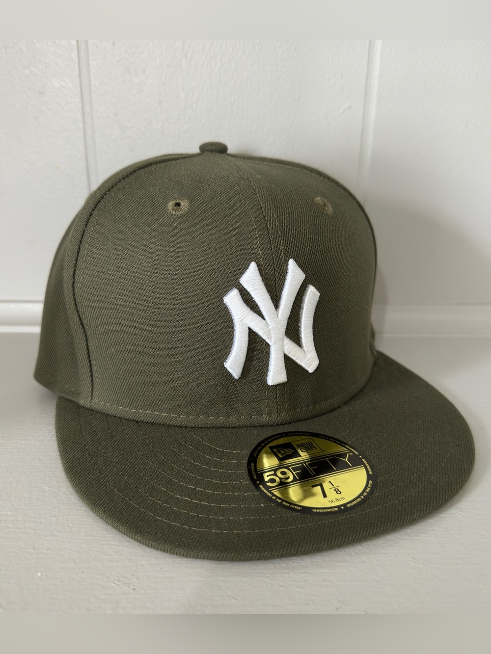 New Era 59Fifty New York Yankees Basic Olive Green Fitted Hat Cap 7 1/8 NYY MLB